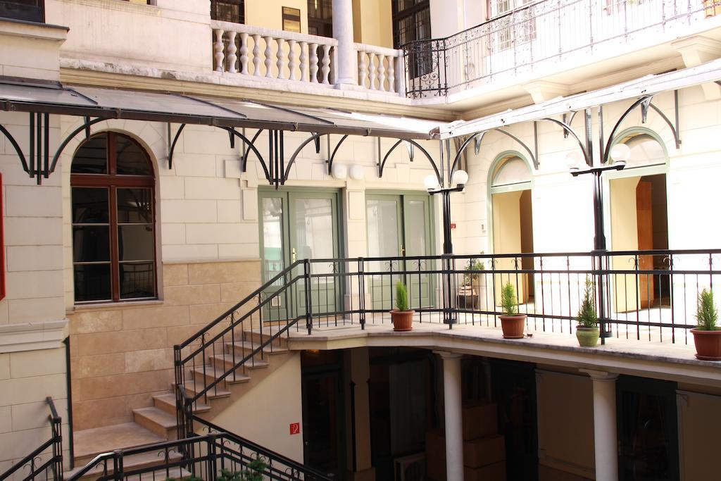 Hotel The Training Station Budapest Esterno foto