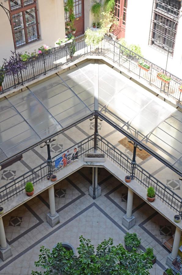 Hotel The Training Station Budapest Esterno foto